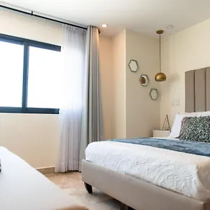 Garza. Lujoso Departamento A Pasos Del Malecón Apartamento